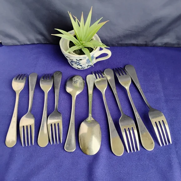 ONEIDA 10 Pcs Flatware Stainless - Picture 4 of 7